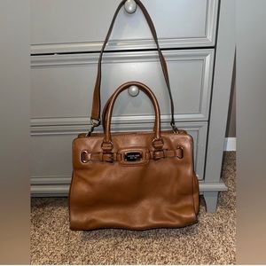 Cute Micheal Kors bag! Smells brand-new